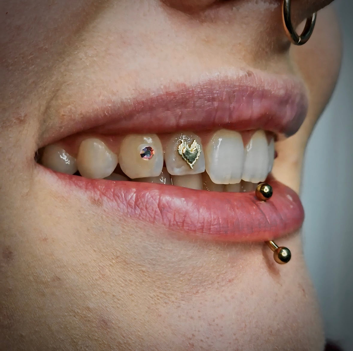 HIGH QUALITY TOOTH GEMS